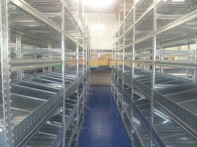 אחסנה כבדה ומדפי מתכת למחסן